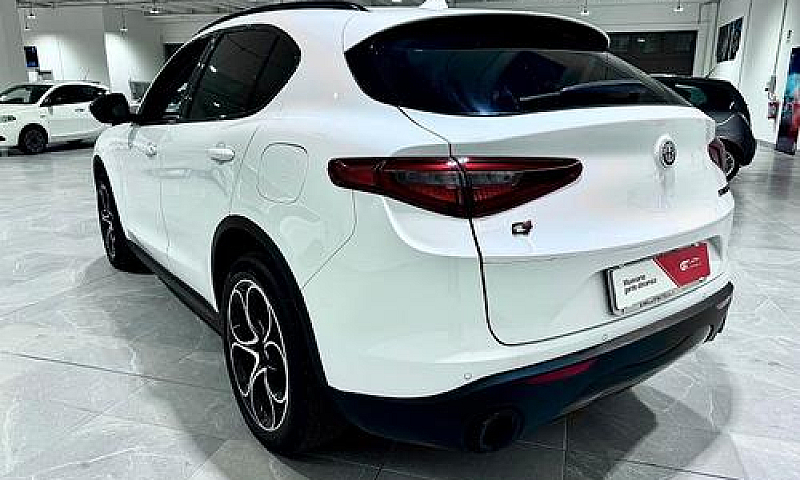 Alfa Romeo Stelvio 2...