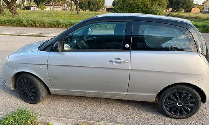 Lancia Ypsilon...