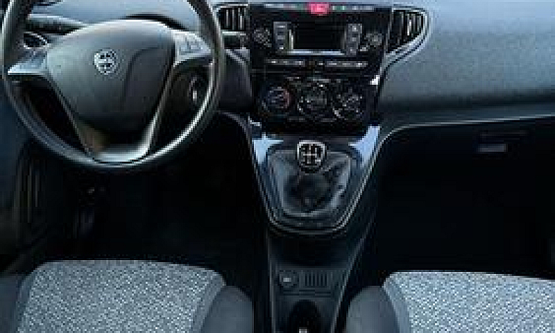 Lancia Ypsilon...