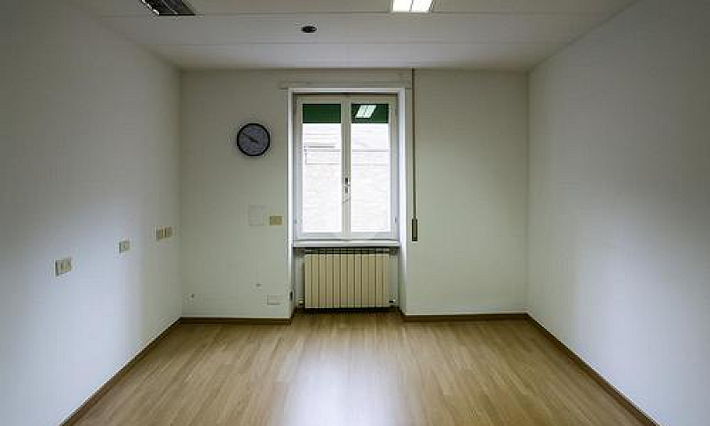 3 Locali A Terni...
