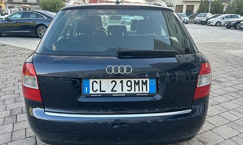 Audi A4 Avant 2.5 V6...
