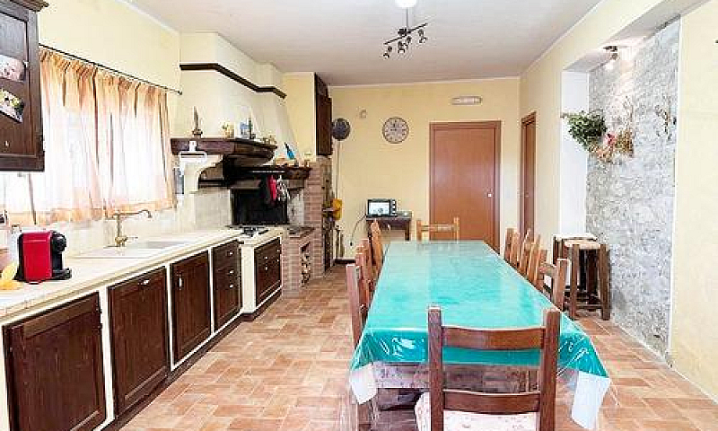 Casa Singola Con Gia...