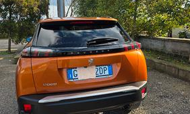 Peugeot 2008-Pari Al...