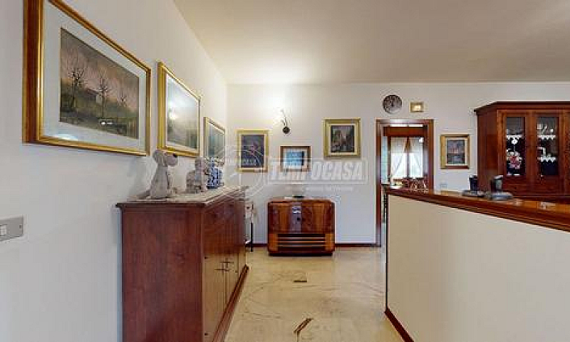 Porzione Di Casa Con...