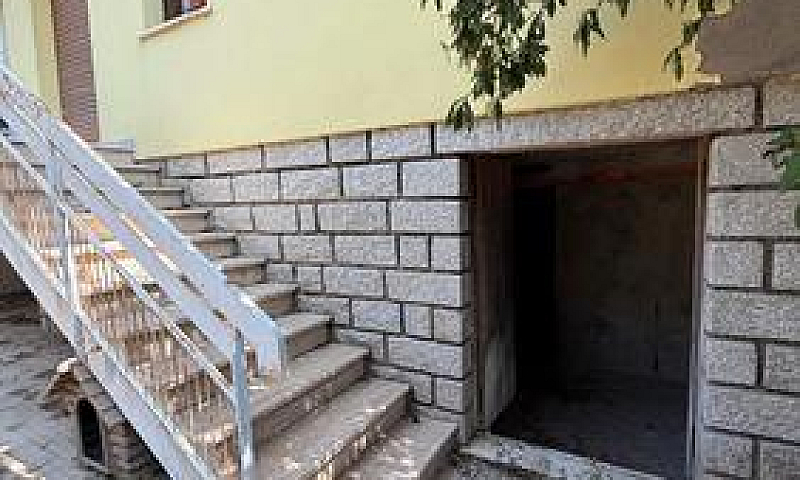 Villa Con Terreno A ...
