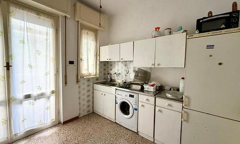 5 Locali A Genova...
