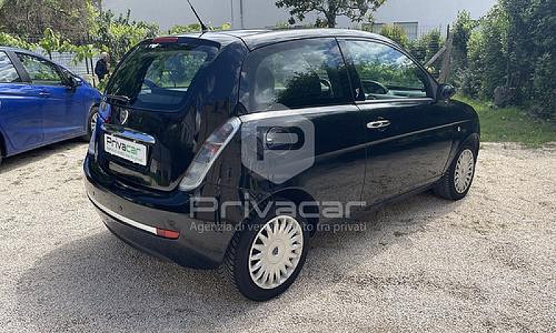 Lancia Ypsilon 1.3 M...