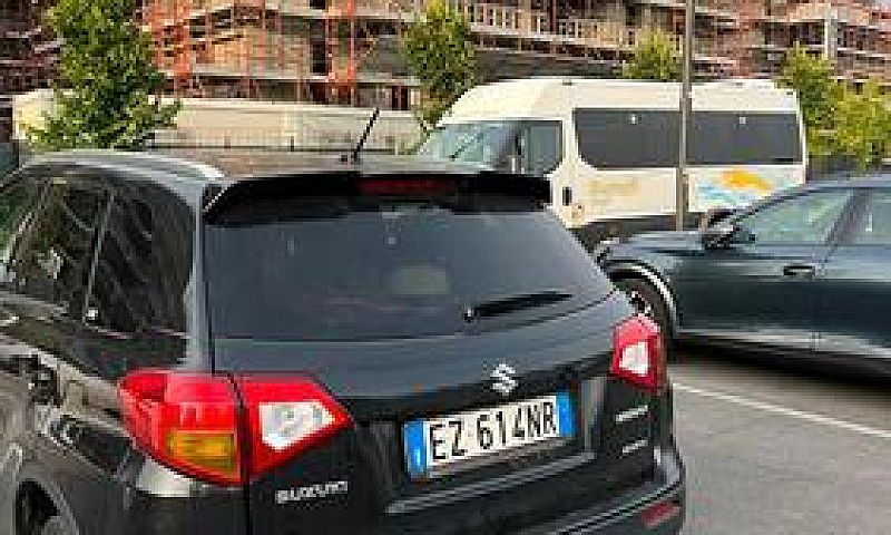 Suzuki Vitara (2015)...