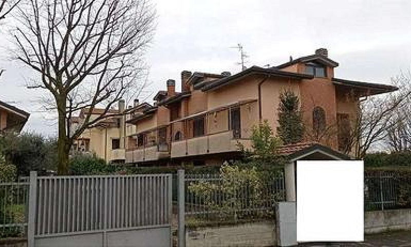 Trilocale A Caponago...