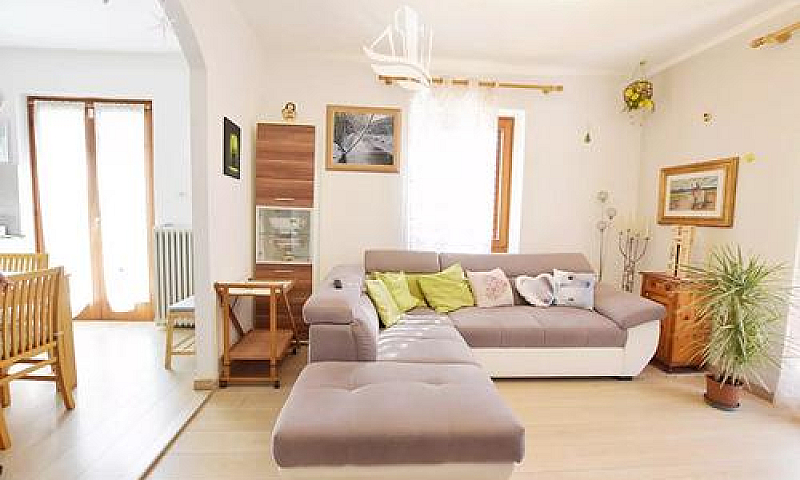 Laghetti: Casa Indip...