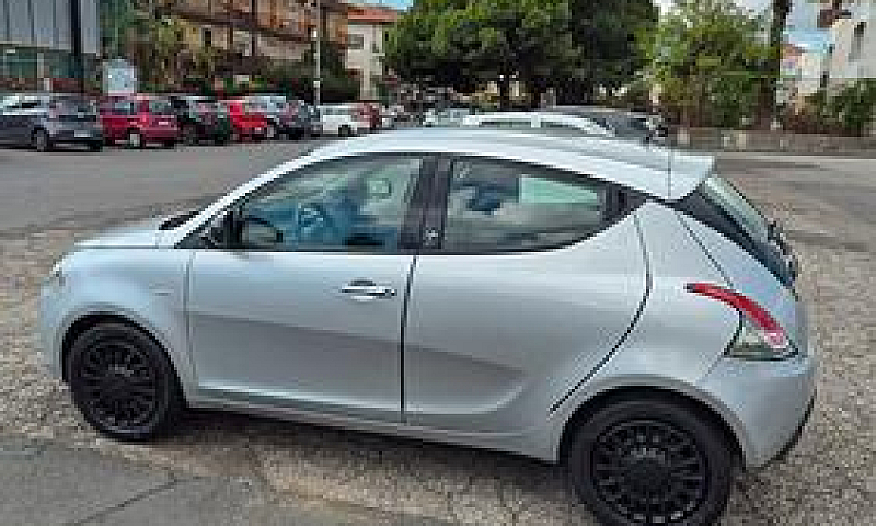 Lancia Ypsilon 1.2 6...