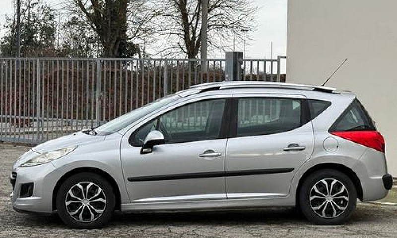Peugeot 207 1.4 8V 7...
