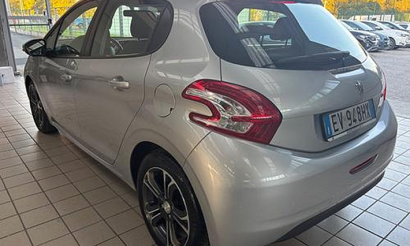 Peugeot 208 1° Serie...