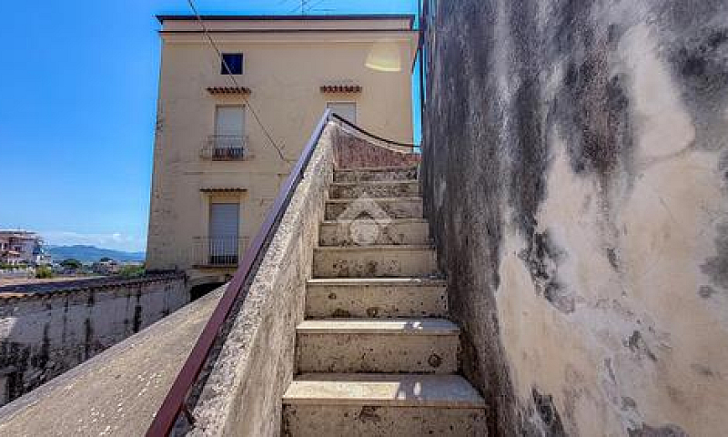 2 Locali A Formia...