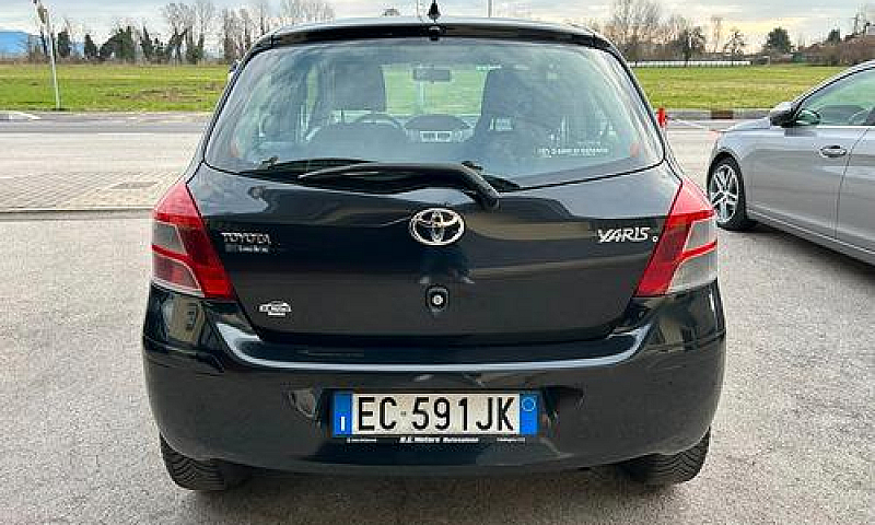 Toyota Yaris 1.0 69C...