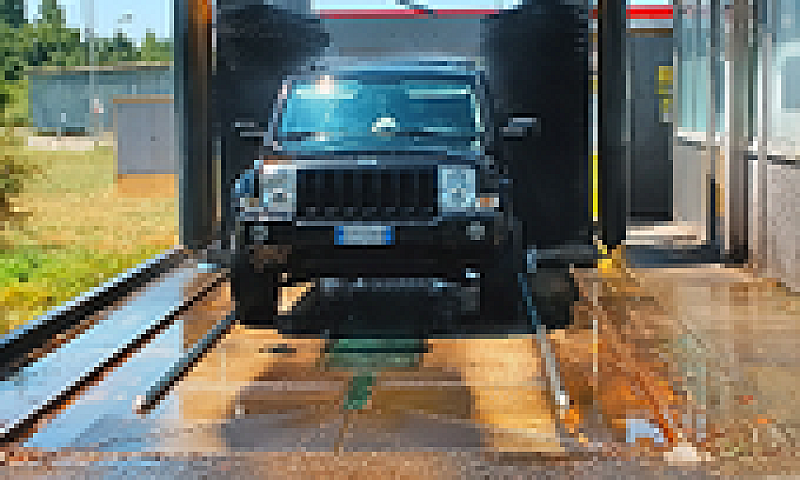 Jeep Commander: Pron...