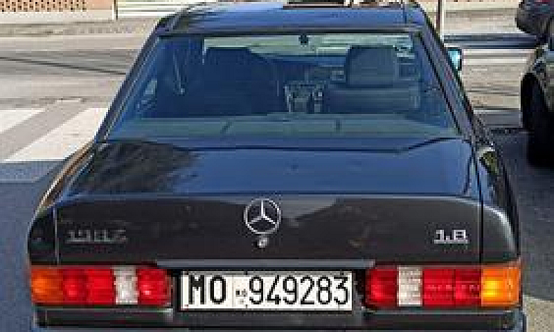 Mercedes-Benz 190E 1...