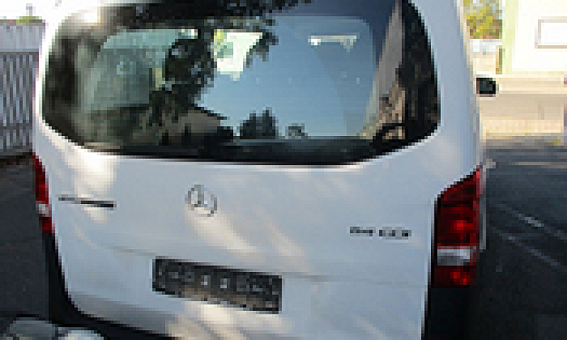 Mercedes Vito...