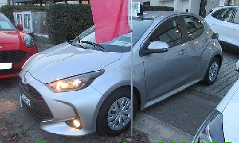 Toyota Yaris 1.0 5 P...