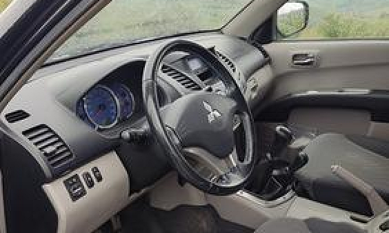 Mitsubishi L200...