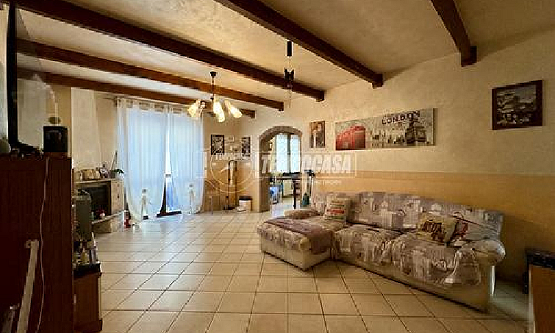 4 Locali Con Box Aut...