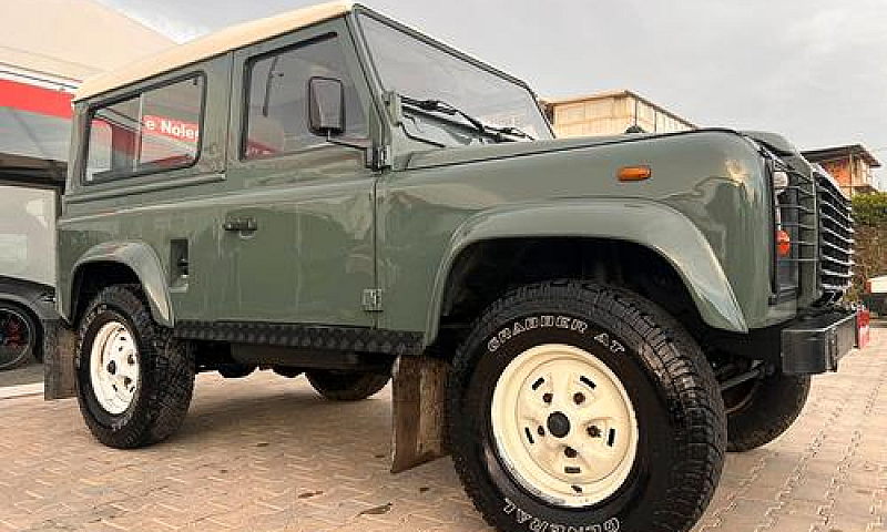 Land Rover Defender ...