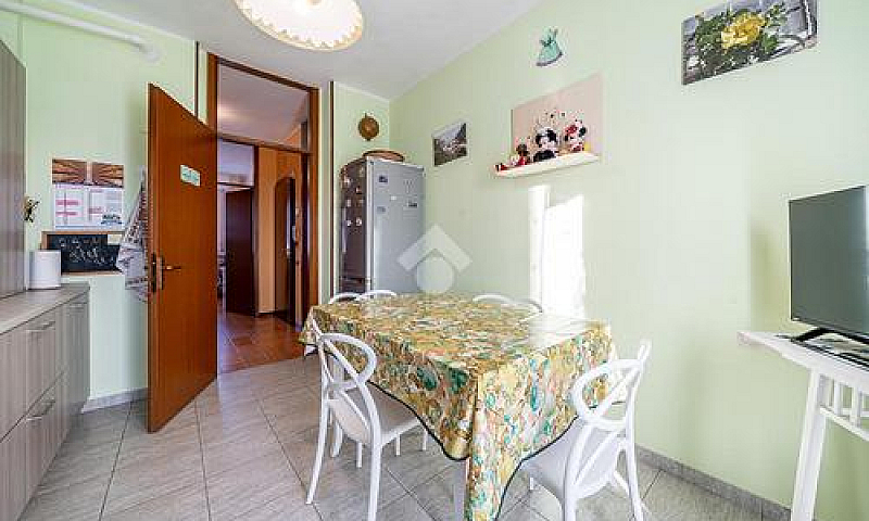 5 Locali A Montecchi...