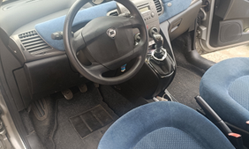 Lancia Ypsilon...
