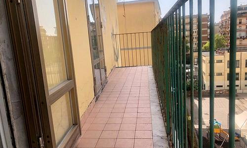Via Pironti: Quadril...