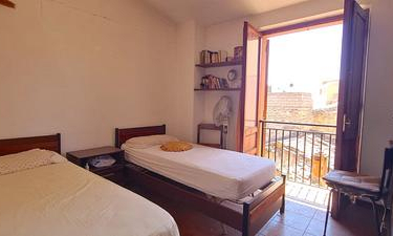 Casa Con Garage Su 3...