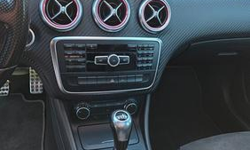 Mercedes A 200D Prem...