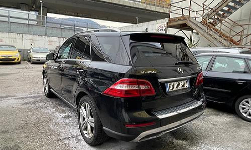 Mercedes-Benz Ml 250...