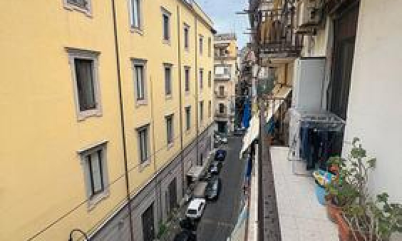 Piazza Larga Al Merc...