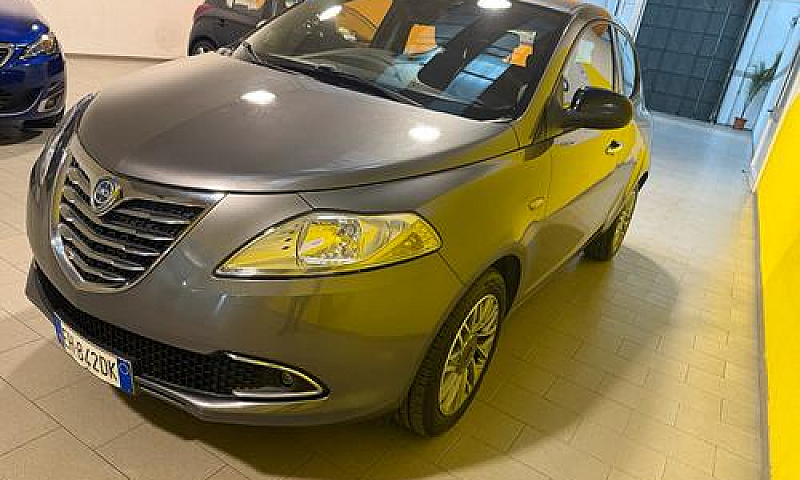 Lancia Ypsilon Plati...