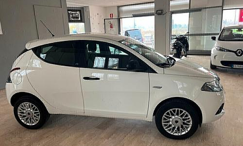 Lancia Ypsilon 0.9 T...