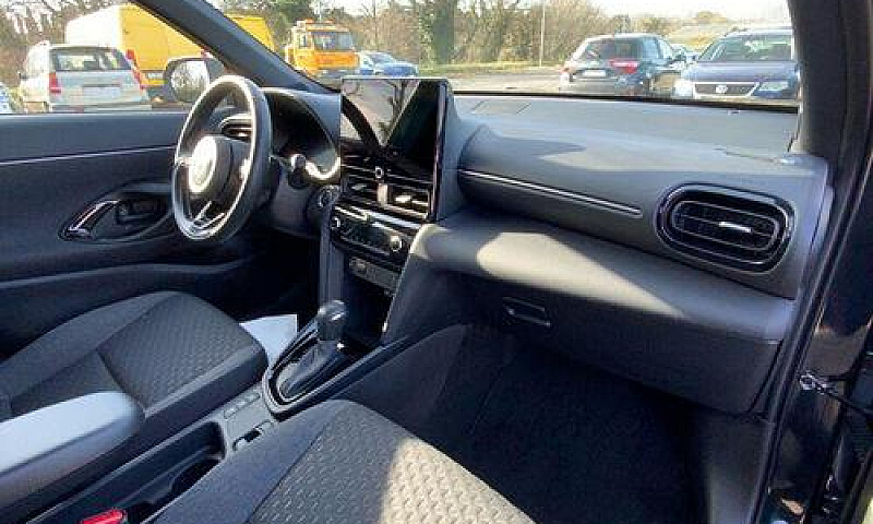 Toyota Yaris Cross 1...