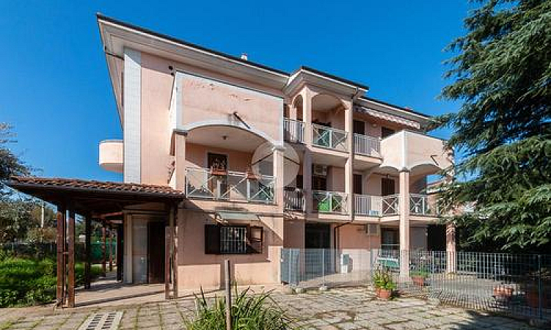 4 Locali A Rivoli...