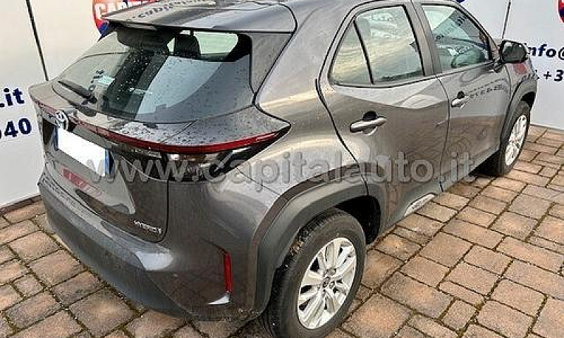 Toyota Yaris Cross 1...