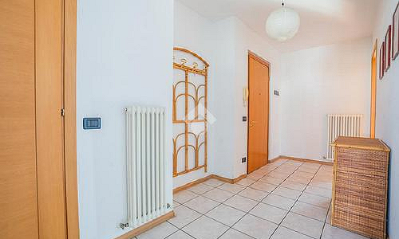 4 Locali A Trento...