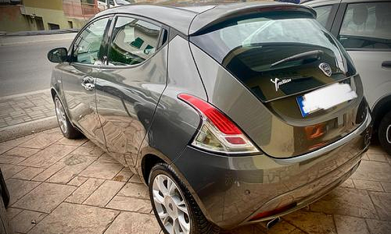 Lancia Ypsilon 1.2 6...