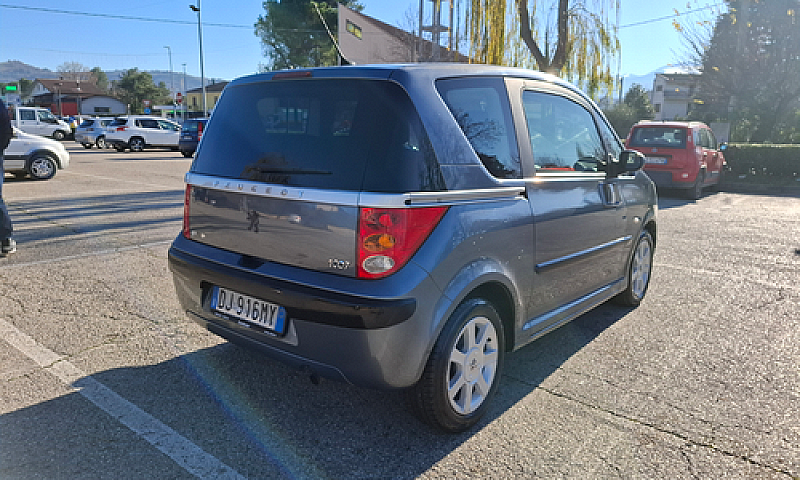 Peugeot 1007...