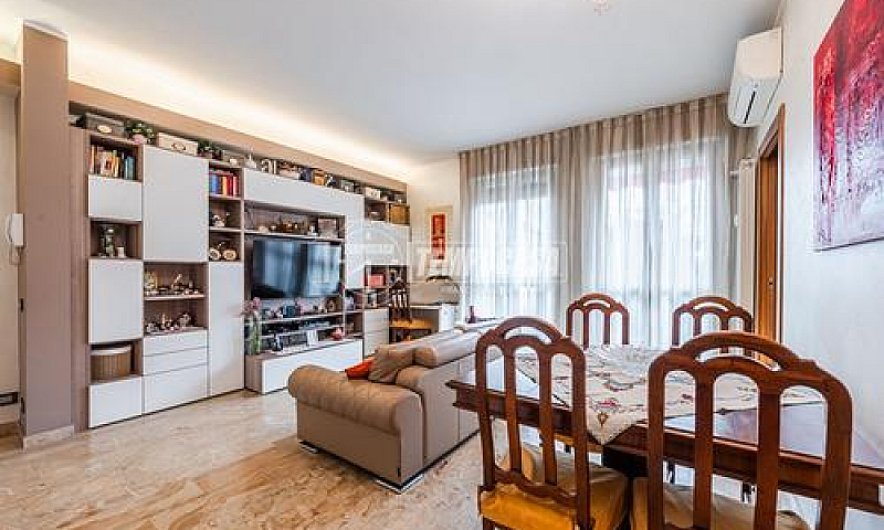 Trilocale Con Balcon...