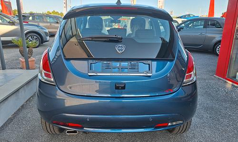 Lancia Ypsilon 1.2 6...