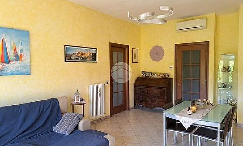 3 Locali A Traverset...
