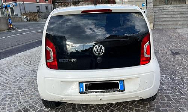 Volkswagen Up! Nessu...