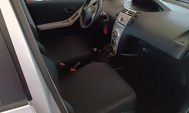 Toyota Yaris 1.0 Sol...