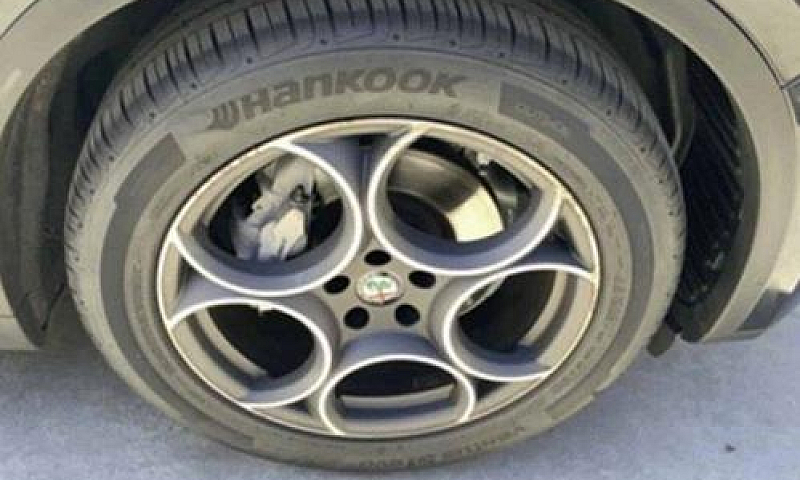 Alfa Romeo Stelvio 2...