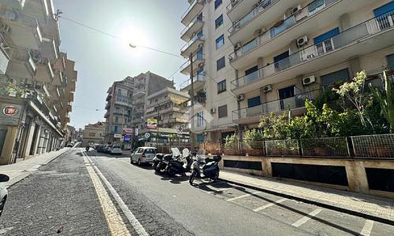 3 Locali A Catania...