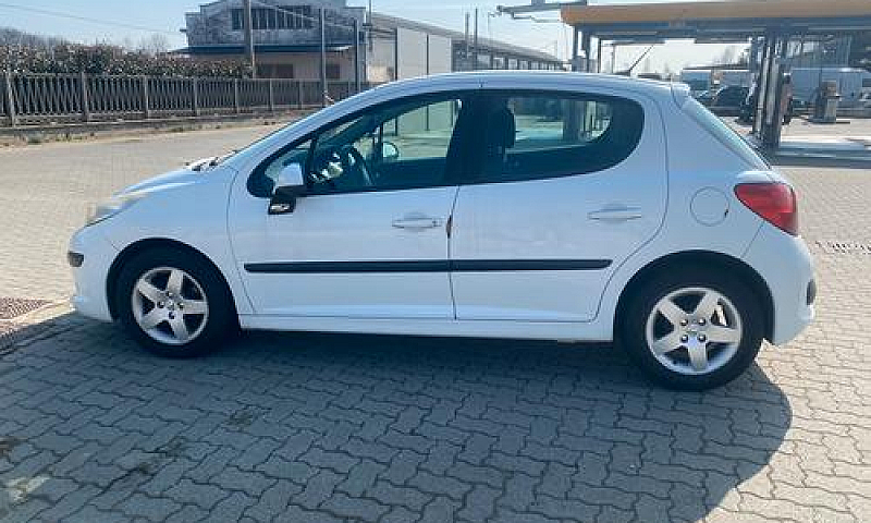 Peugeot 207...
