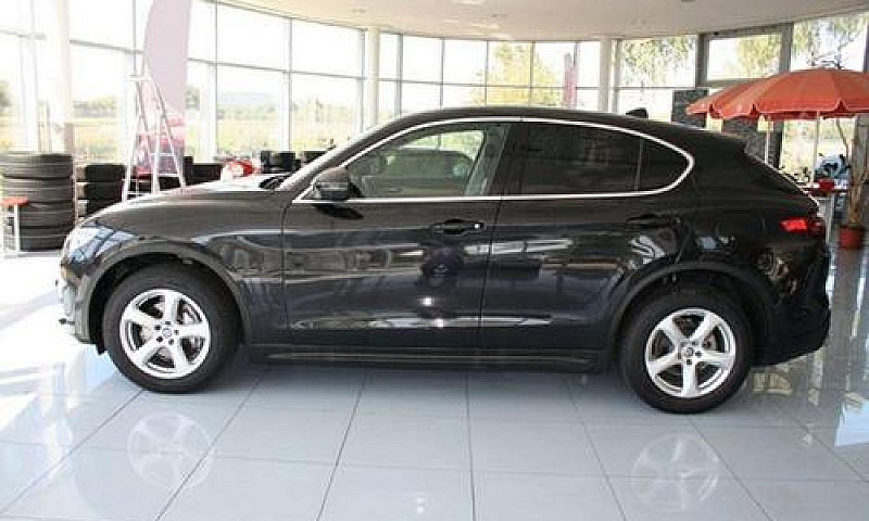 Alfa Romeo Stelvio 2...